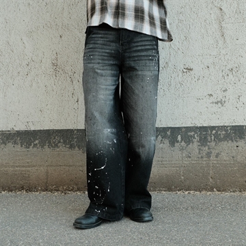 White Coffee Painted Denim Jeans Washed Black - Sælges kun i butikken i Holstebro